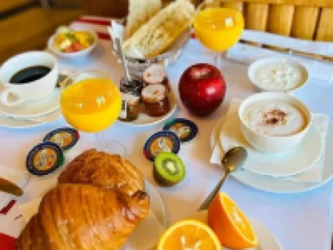 Hôtel le Central Hotels in Trouville-sur-Mer