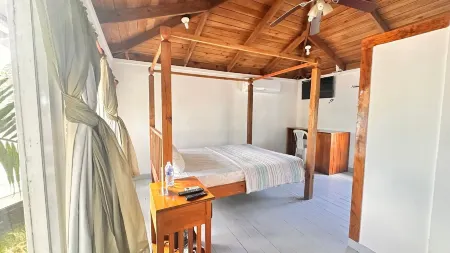 Las Palmas Cabins Отели в г. Pristine Bay