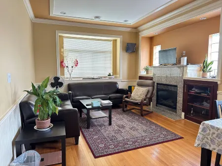 Vancouver Metrotown Modern Guest House Отели рядом с достопримечательностью «Университет Саймона Фрезера»