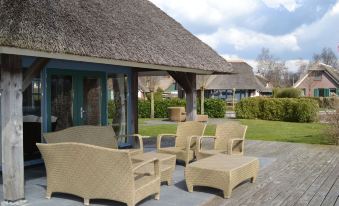 Stylish Thatched Villa with 2 Bathrooms Near Giethoorn