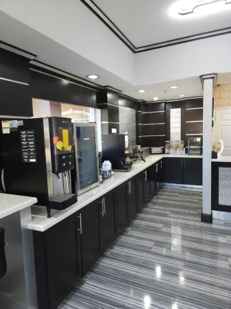 Executive Inn and Suites Tyler Отели в г. Чандлер