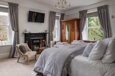 Afon Rhaiadr Country House Отели в г. 