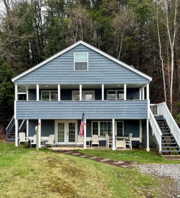 Remodeled Newfound Lake - home w/ water views sleeps 10- close to ski mountains!