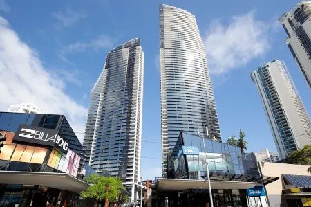 Mantra Circle on Cavill Surfers Paradise Отели рядом с достопримечательностью «Саул Бордуолк»
