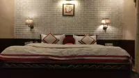 Hotel Diplomat Residency