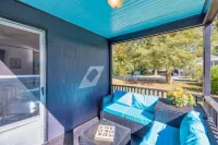 2 bedroom beauty with patio and yard, next to legion field