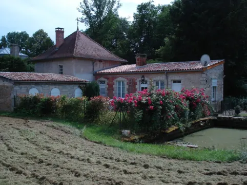 Charming gîte with swimming pool in park approved as a remarkable garden