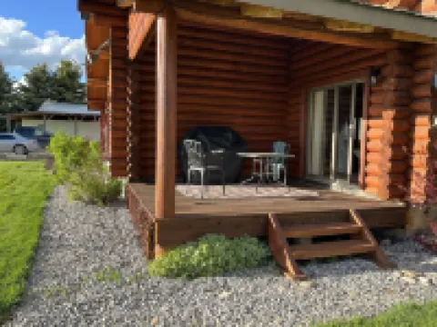 Elk Run-Entire basement-1000 sq ft.-Cleaning fee included.  Sleeps 4-6.