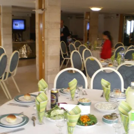 Marom Hotel