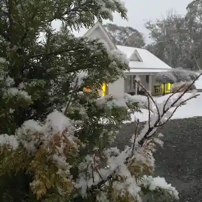 Snowy Mountains Accommodation Close to Thredbo Easy Access to Perisher Sleeps 6 Hotel Exterior