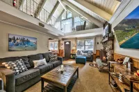 Cozy Cabin with Games and Gourmet Kitchen - Rustic Retreat