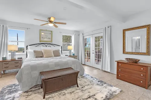 Breathtaking Hill Country Views and Cozy Comfort - Charming Escape Hotels in Hays County