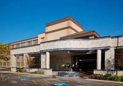 Holiday Inn & Suites Chicago North Shore (Skokie) Hotels near T-Mobile