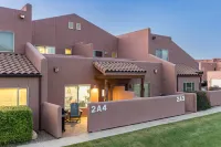 Stunning Mountain Views and Heated Pool - Charming Getaway