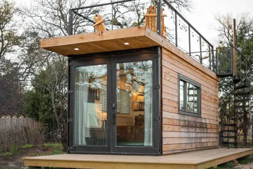 Rooftop Deck and Upscale Amenities - Exquisite Tiny Oasis Hotels in McLennan County