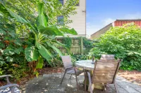 Artistic Decor and Cozy Patio - Charming Historical Retreat