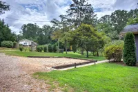 Wooded Privacy and Spacious Gathering Areas - Charming Mountain Retreat