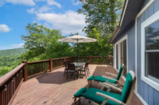 Expansive Views and Hot Tub Retreat - Charming Mountain Haven