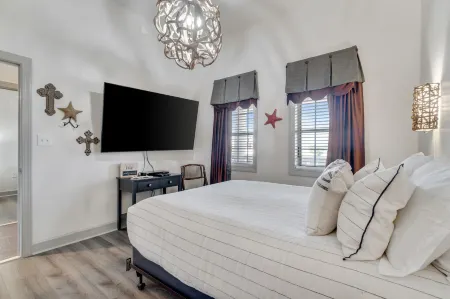 Tranquil Beach Access and Community Pools - Charming Coastal Retreat