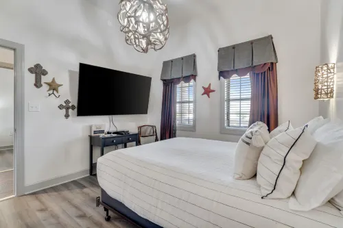 Tranquil Beach Access and Community Pools - Charming Coastal Retreat