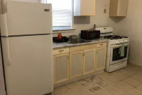 Private 3 Bedroom and 1 Bathroom House with Direct NYC Manhattan Train a 15 Minute Walk Away