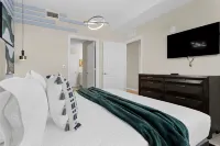 Resort Amenities and Covered Balcony Retreat - Charming Oasis Hotels in Osceola County