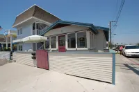 Charming Craftsman Cottage with Outdoor BBQ and Sun Room - Cozy Escape