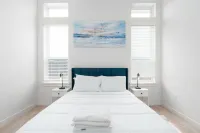 Spacious Living Area and Fully-Equipped Kitchen - Elegant Urban Retreat Hotels in Broad Ripple Village