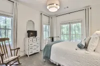 Spacious Den and Conference Room - Charming Mountain Escape