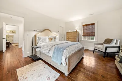 Historic Cottage with Cozy Fireplace and Screened Porch - Charming Retreat