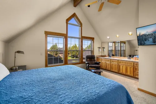 Cozy Game Room and Scenic Deck - Charming Chalet Retreat Hotels in Deschutes County