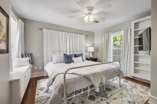 The Cottage on Meadow 3 BR/2 BA