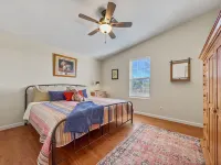 Breathtaking Superstition Mountain Views and Spacious Layout - Charming Oasis