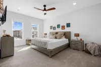 Luxurious Golf Retreat with Resort Amenities - Stylish Escape