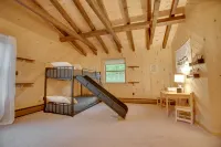 Hot Tub, Game Room and Spacious Yard - Cozy Charming Retreat