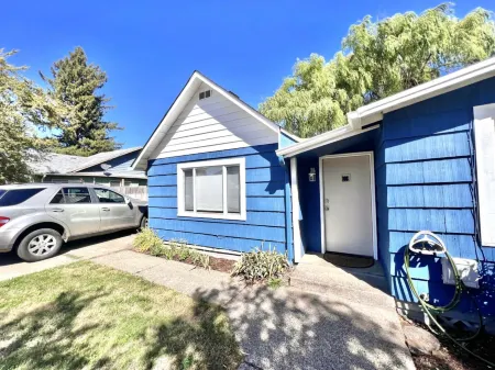 Charming Cottage with Outdoor Patio and Spacious Yard - Delightful Haven