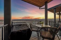 Rivers & Ridges Basecamp – Stylish 3BR Townhome Near Adventure & Wineries!
