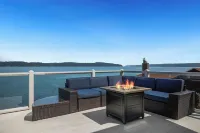 Beautiful Beach House and additional beach cabin with Olympic Mountain view - Boutique