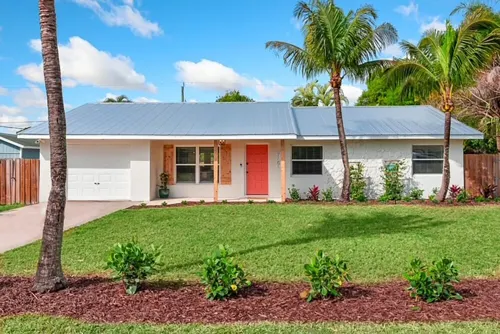 Coral Cottage - Private Oasis with Heated Saltwater Pool