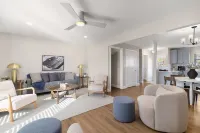 Game Day HQ! 3 Level 5Br Townhome for 10 --> 5 Min Drive to Notre Dame Events