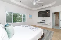 Heated Pool, Hot Tub and Game Room Oasis - Stunning Getaway