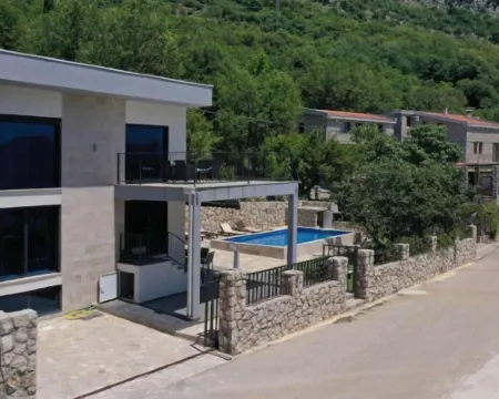 Seaview Villa with Pool-Hanja Hoteles en Podostrog