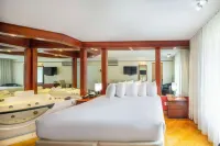Les Suites de Laviolette Ascend Hotel Collection - موقف سيارات