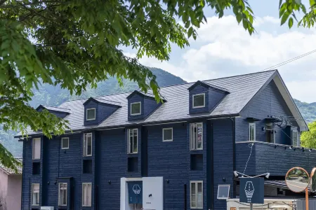 Etavia Yufuin Kinrinko Отели рядом со станцией JR Yunohira Station