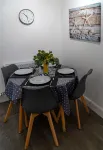The Old Paint Shop Apartment - Centrally Situated - parking