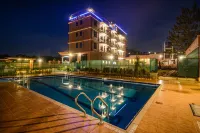 Mlex Hotel - Pools