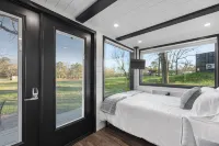 Happy Goat Retreat Hotels near Corinthian Point Yacht