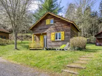 Vacancéole - les Chalets de la Chazotte Hotels in Vergheas