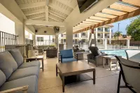 Hotel Huntington - Pools