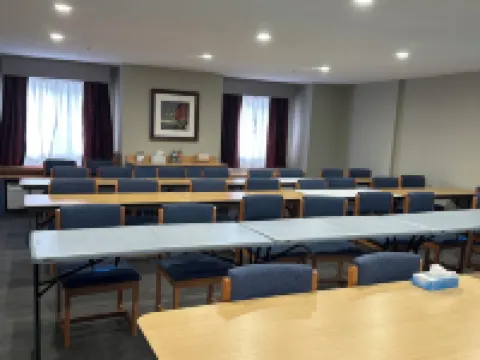 クオリティ イン & スイーツ グローブ シティ - アウトレット モール スプリングフィールドのホテル